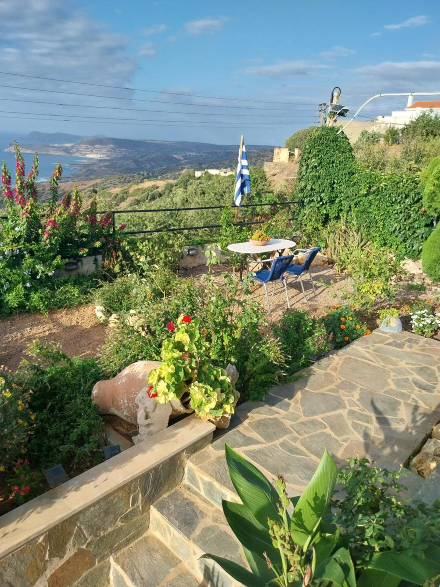 Roussa's View Apartment